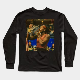 Vintage Coco gauff trophy kiss Long Sleeve T-Shirt